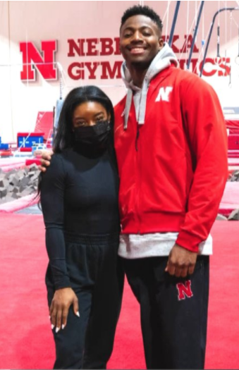 Simone Biles visits Lincoln to cheer on friend and Husker gymnast - Vimarsana News